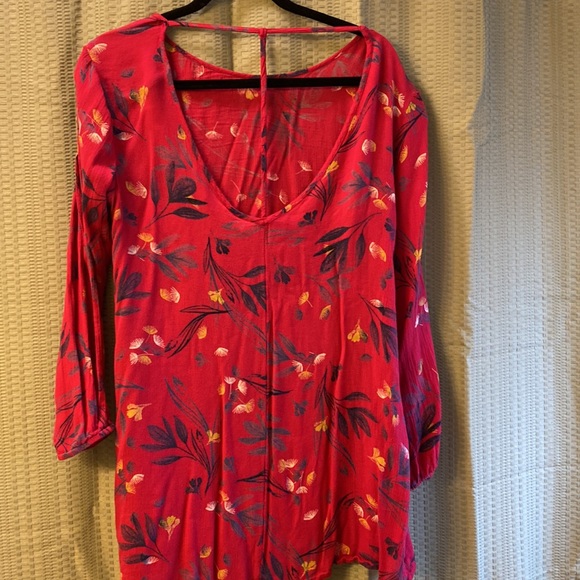 Roxy pink floral open back with arm slits tunic size small - Picture 2 of 3